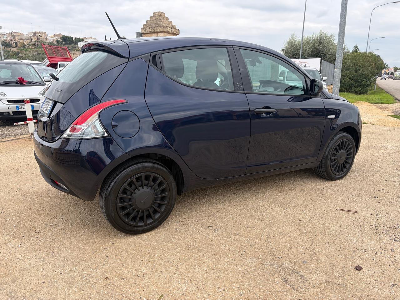 Lancia Ypsilon 1.0 FireFly 5 porte S&S Hybrid Ecochic Silver