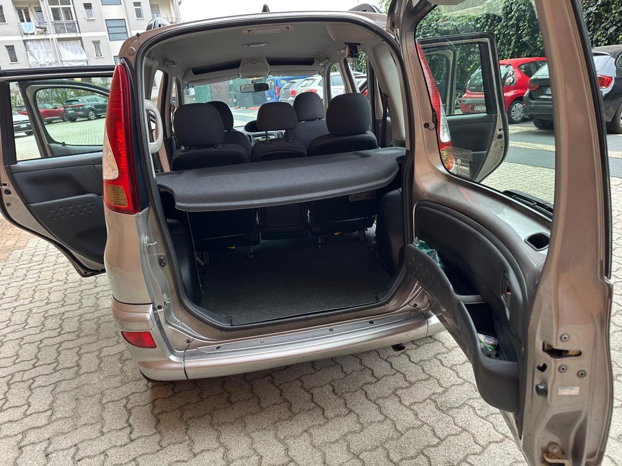 Toyota Yaris Verso 1.3i 16V cat Sol '03
