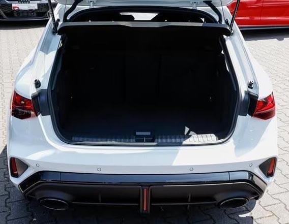 Audi RS3 Sportback sedili a guscio spoiler in carbonio matrix