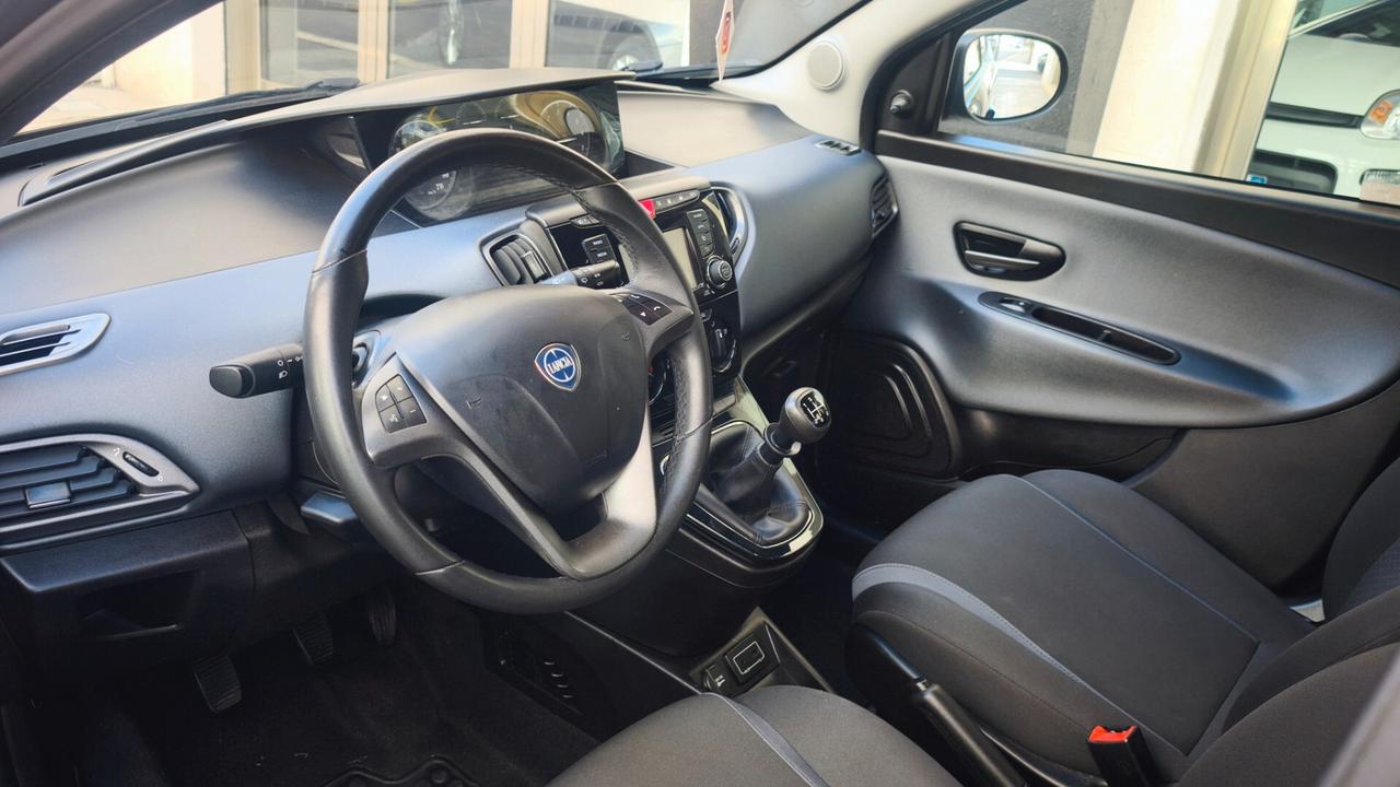 Lancia Ypsilon 1.2 69 CV GPL Ecochic Silver 2017