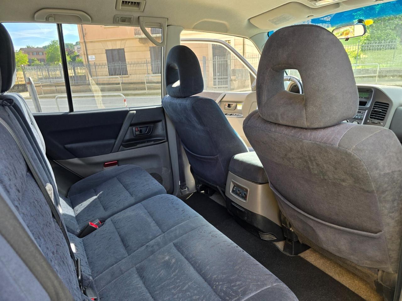 Mitsubishi Pajero 3.2 DID WAGON GLS 7 POSTI