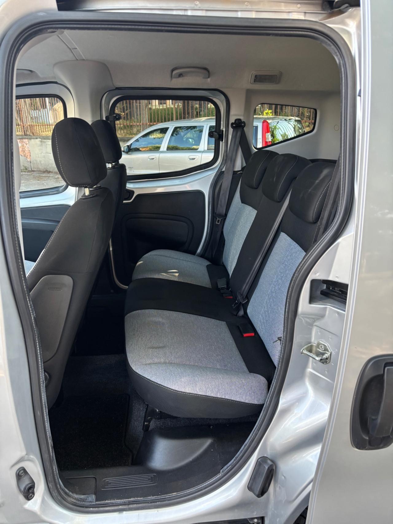 Fiat Qubo 1.3 MJT 80 CV Lounge cambio automatico