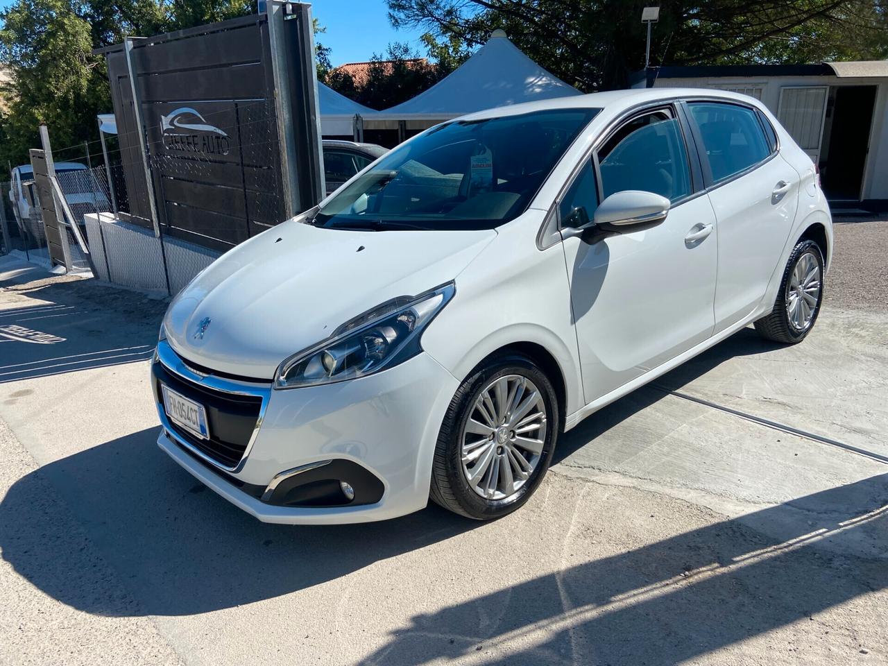 Peugeot 208 PureTech 82 5p. GPL Allure