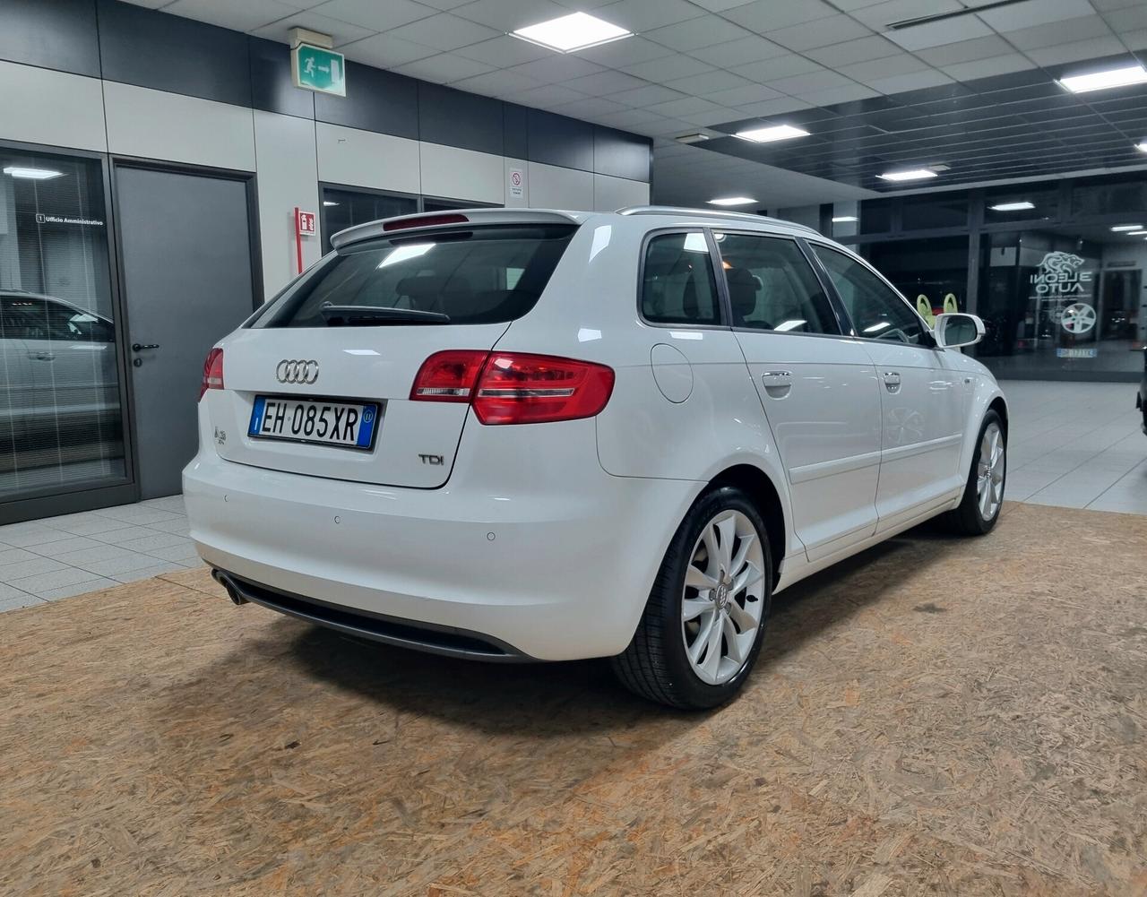 AUDI A3 1.6 TDI 105 CV S tronic AMBITION
