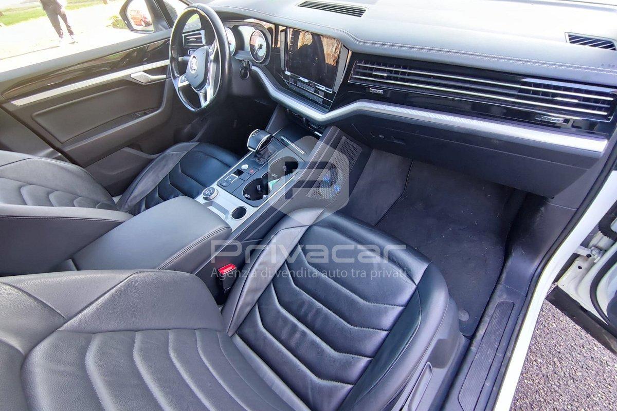 VOLKSWAGEN Touareg 3.0 V6 TDI SCR Black Style