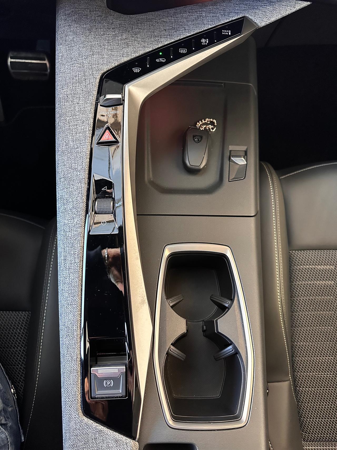 Peugeot 3008 3008 1.2 hybrid Allure 145cv e-dcs6