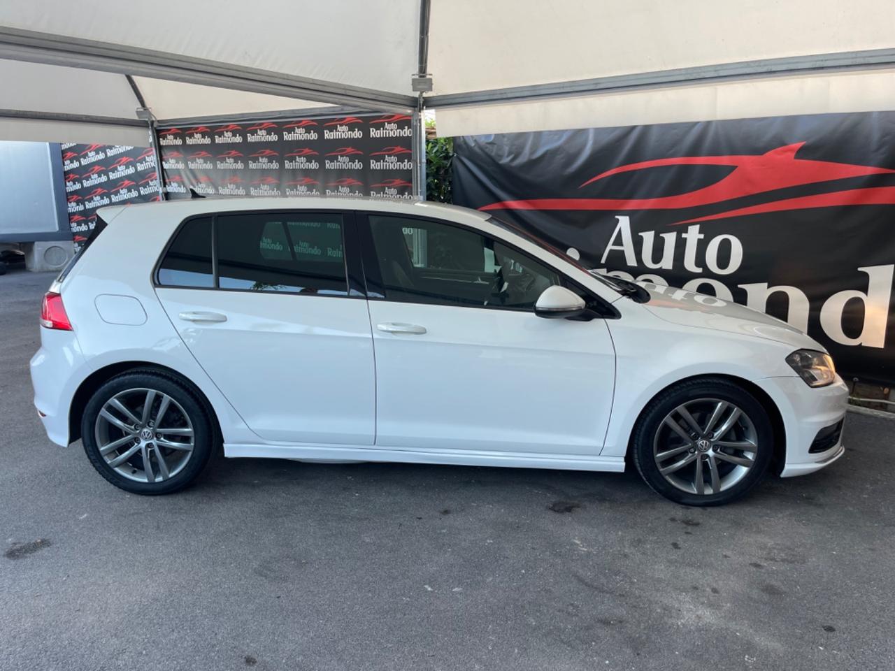 Volkswagen Golf 1.6 TDI R LINE