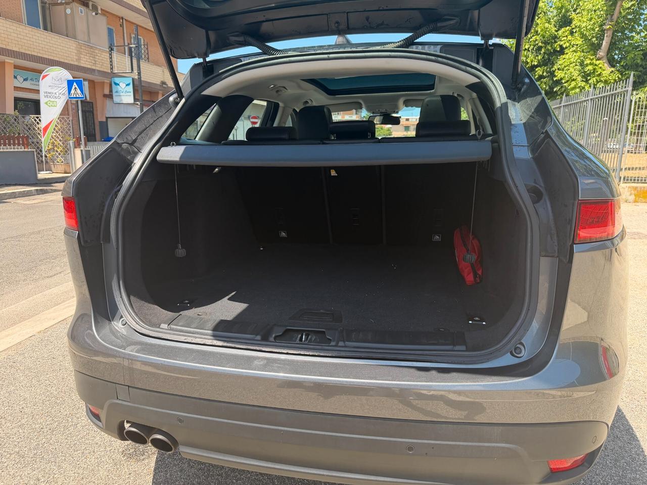 Jaguar F-Pace 2.0 D 180 CV AWD aut. R-Sport