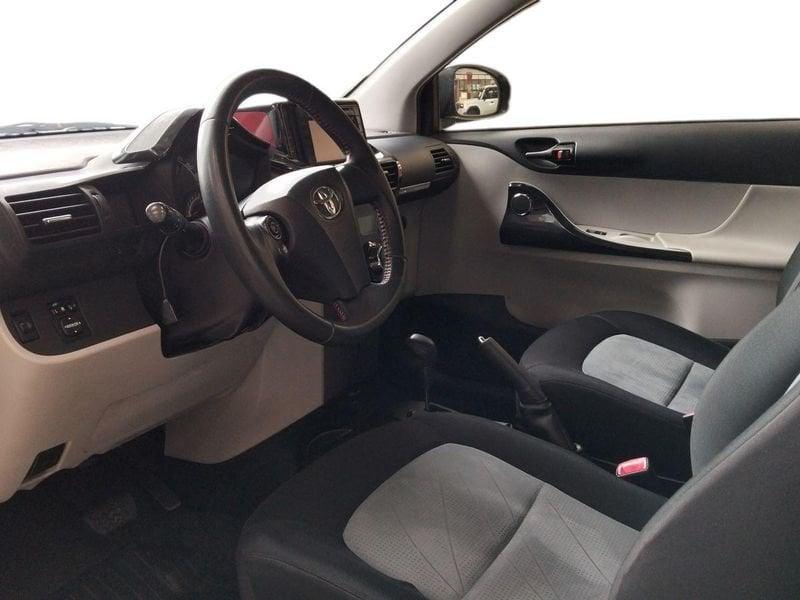 Toyota iQ 1.0 VVT-i Lounge CVT