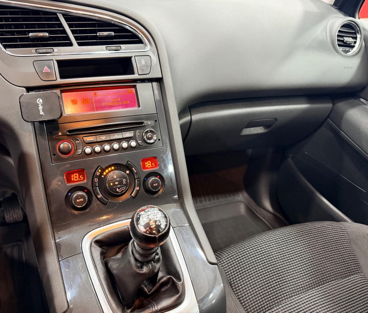 Peugeot 5008 1.6 HDi 115CV Active