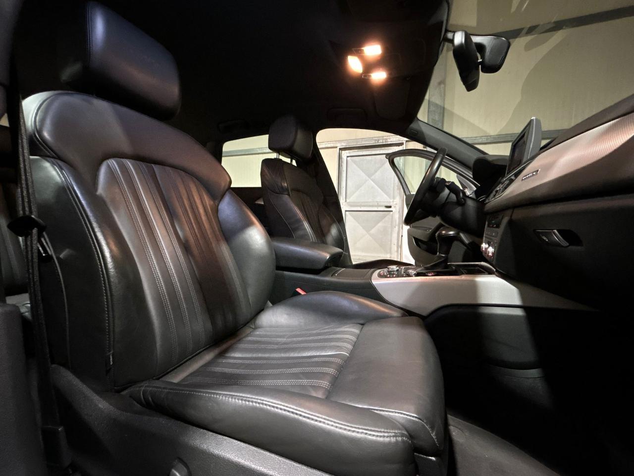 Audi A6 Avant 3.0 TDI 245 CV quattro S tronic BOOKSERVICE