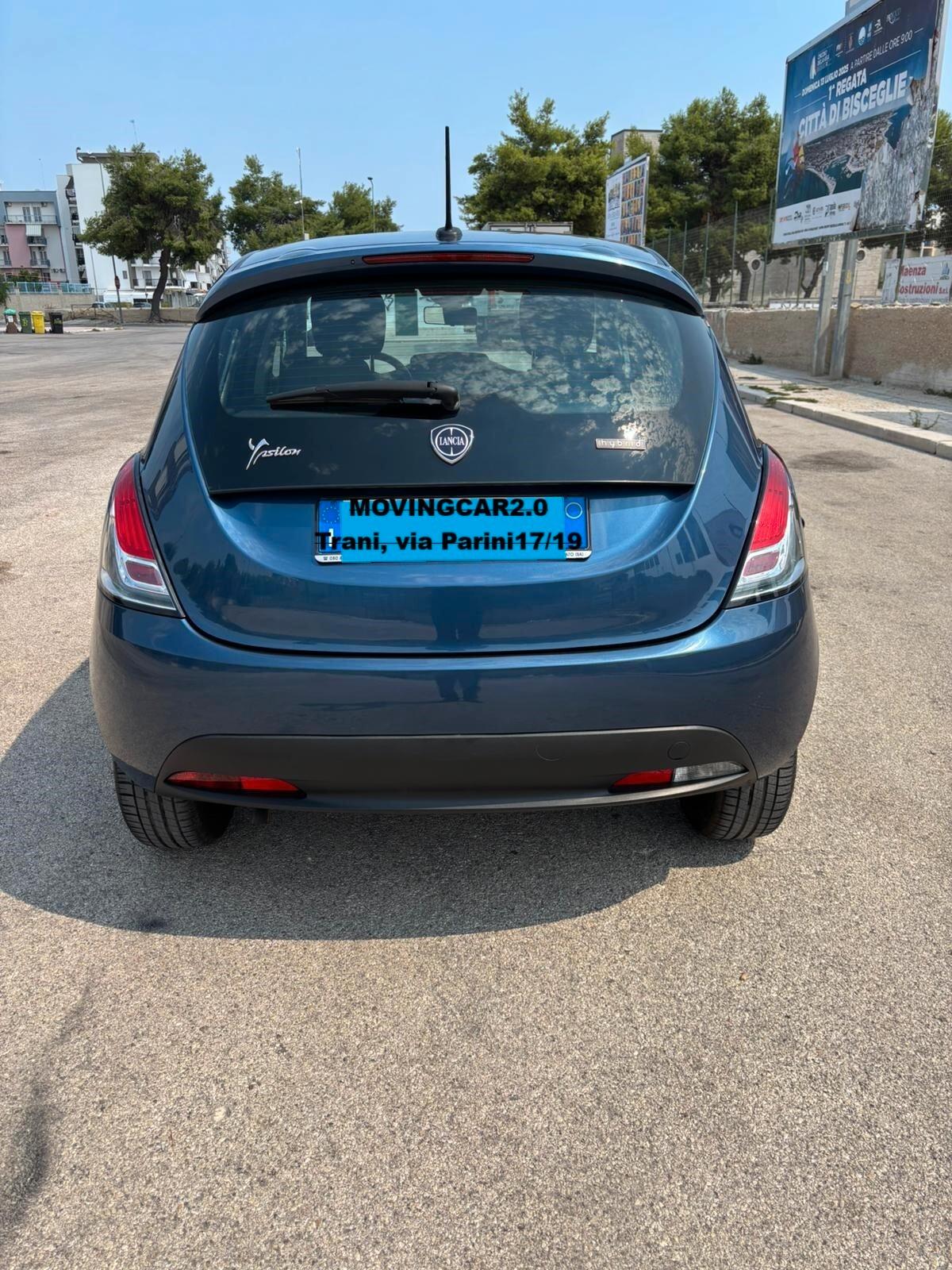 Lancia Ypsilon 1.0 FireFly 5 porte S&S Hybrid Silver