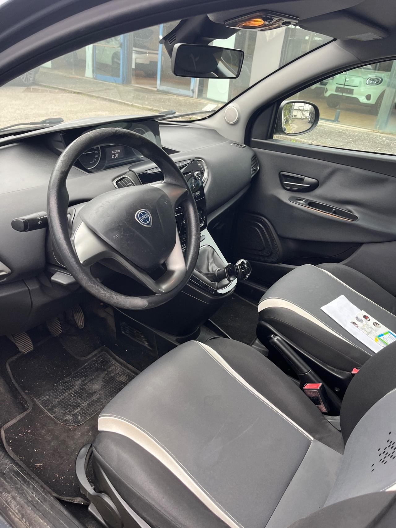 Lancia Ypsilon 0.9 TwinAir 85 CV 5 porte Metano Ecochic Gold
