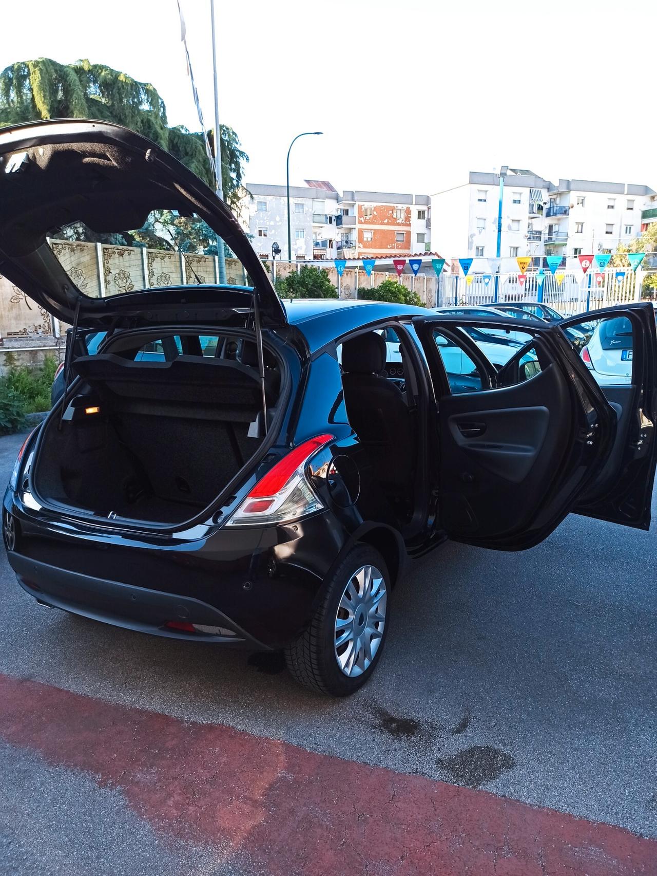 Lancia Ypsilon 1.2 69 CV 5 porte Gold Impeccabile!!!!!