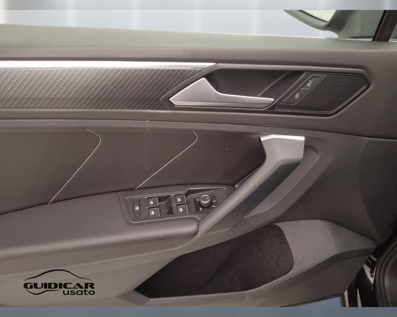 VOLKSWAGEN Tiguan II 2021 - Tiguan 2.0 tdi R-Line 150cv dsg