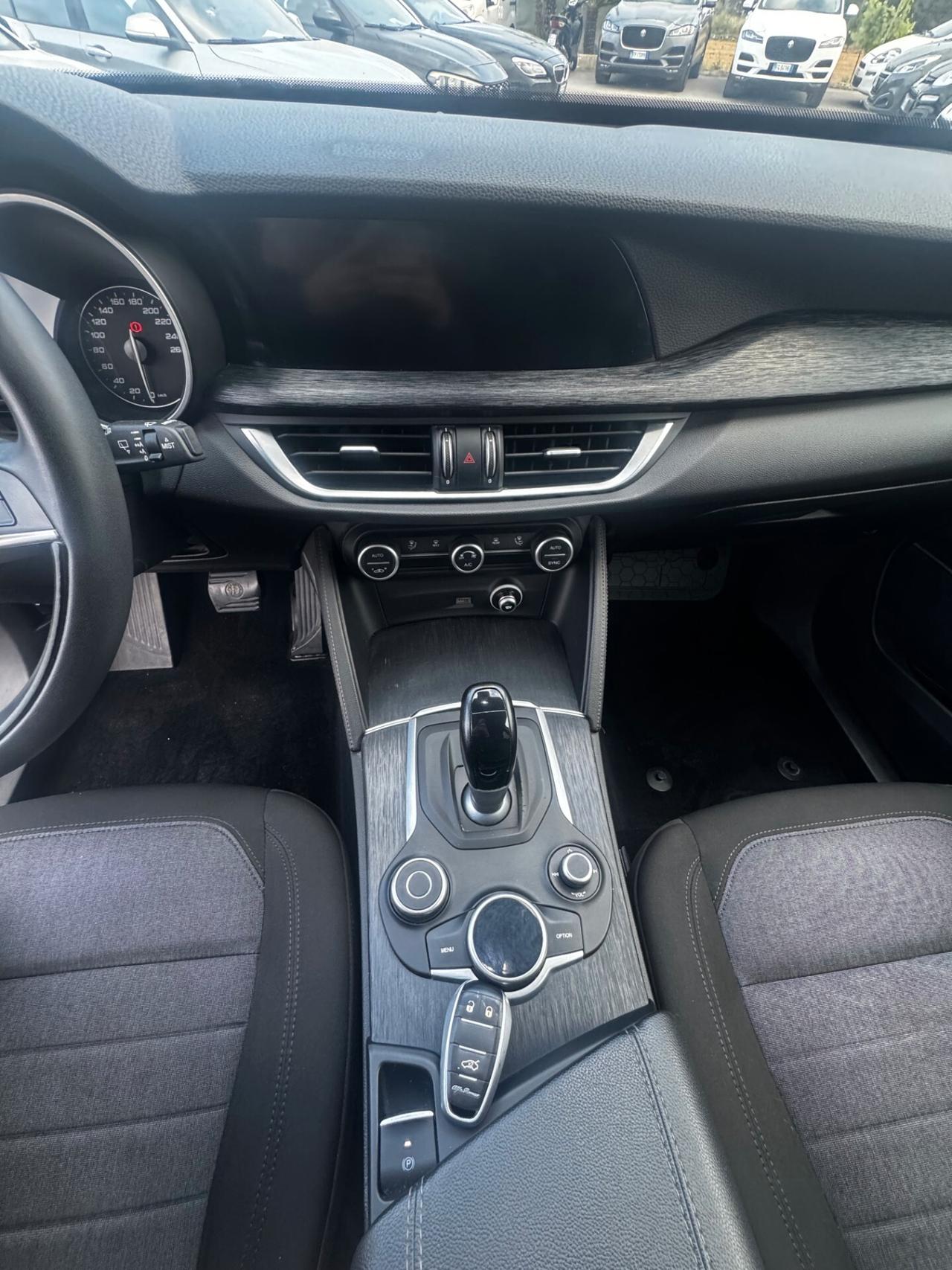 Stelvio 2.2 Turbodiesel 180 CV AT8 RWD Business