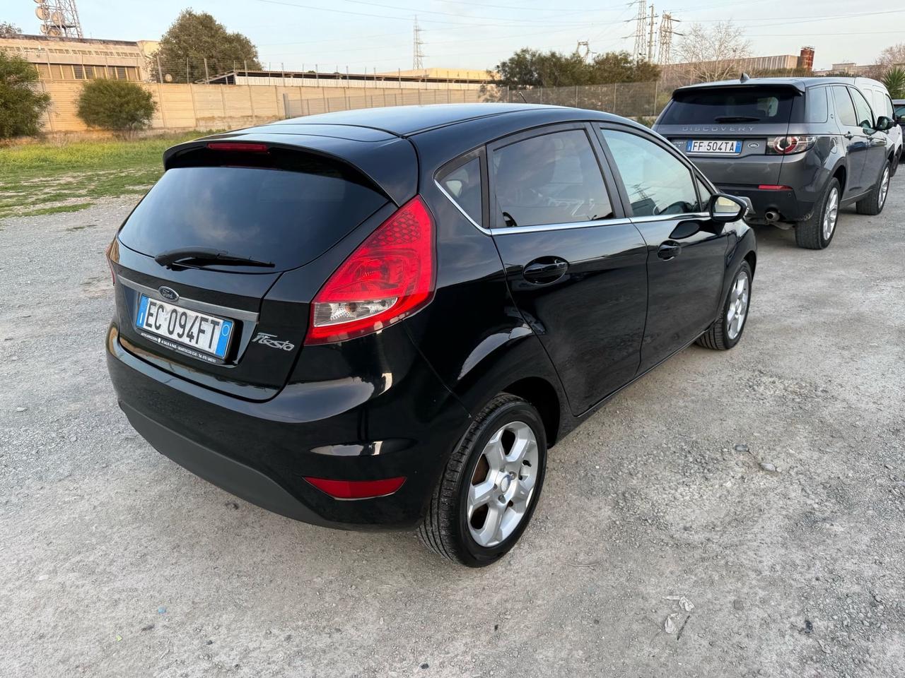 Ford Fiesta 1.4 TDCi 68CV 5 porte Titanium-Neopatentati