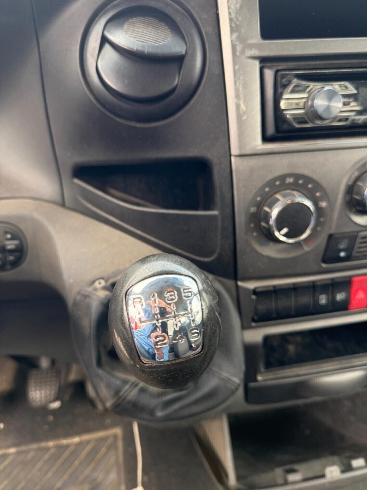 Iveco Daily 35S15/2.3/TEALIO/PATENTE B/2014