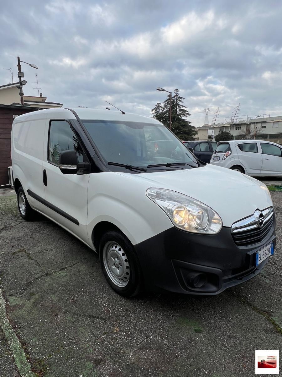 OPEL - Combo Tour - CDTi 90CV PC-TA Cosmo