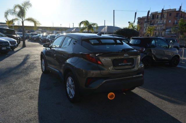 TOYOTA C-HR 1.8 Hybrid E-CVT Business