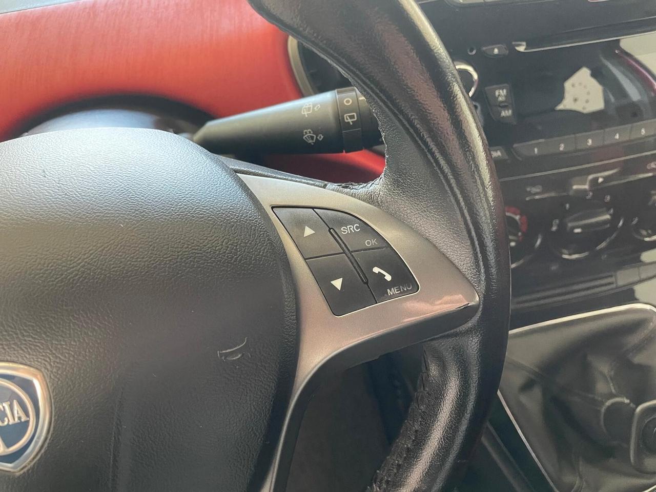 Lancia Ypsilon 1.2 69 CV 5 porte S&S Black&Red
