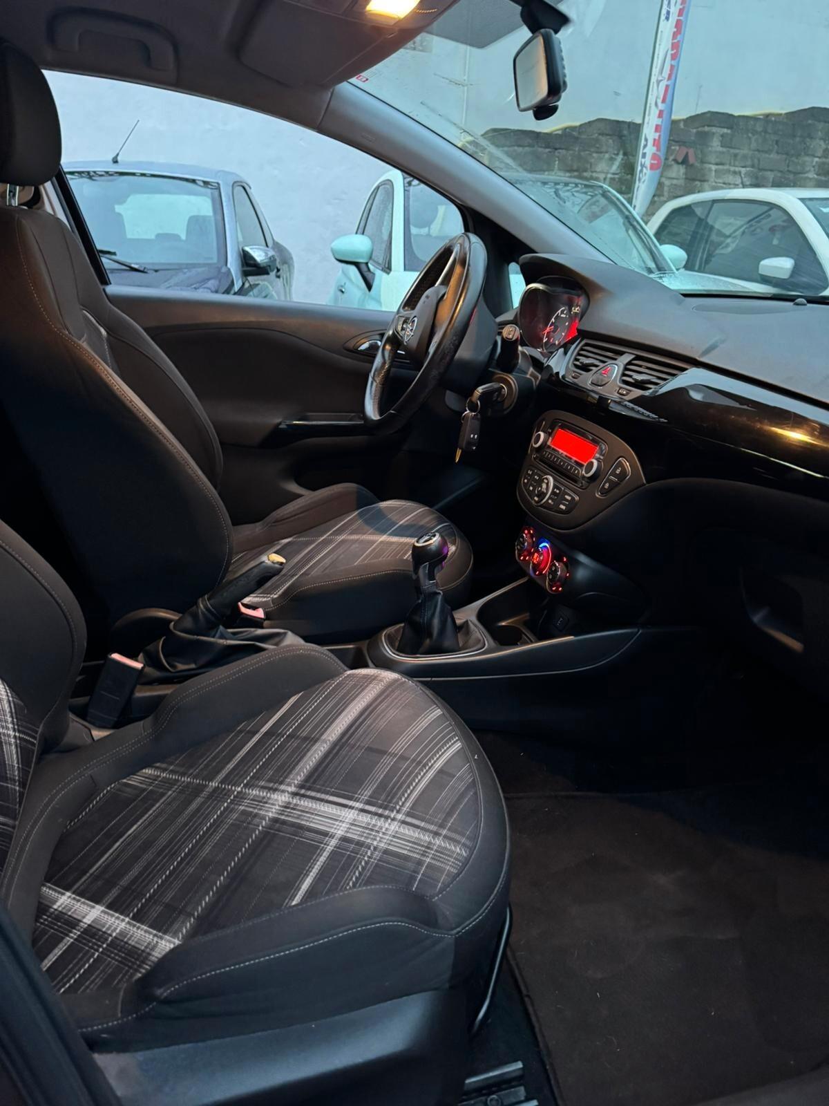 Opel Corsa 1.2 5 porte b-Color