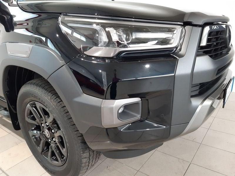 Toyota Hilux 2.8 D A/T 4WD 4 porte Double Cab Invincible