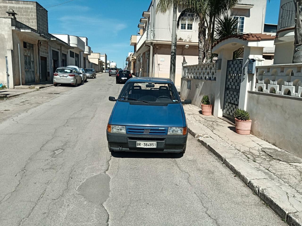 Fiat Uno 1.0 i.e. cat 5 porte (non paga pi&amp;amp;amp;ugrave; il bollo) gancio traino