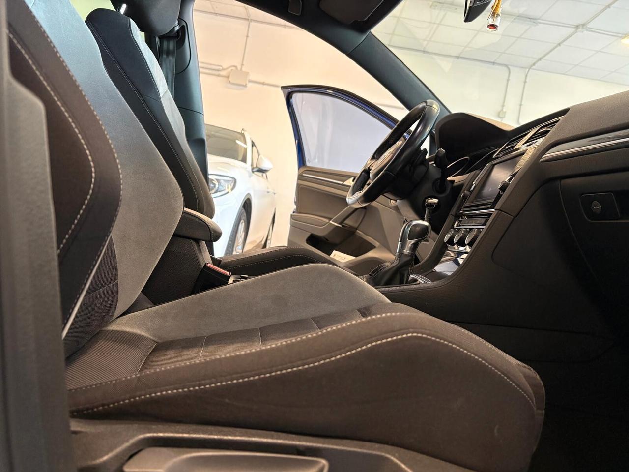 Volkswagen Golf R 2.0 TSI 300 CV DSG 4motion 5p.