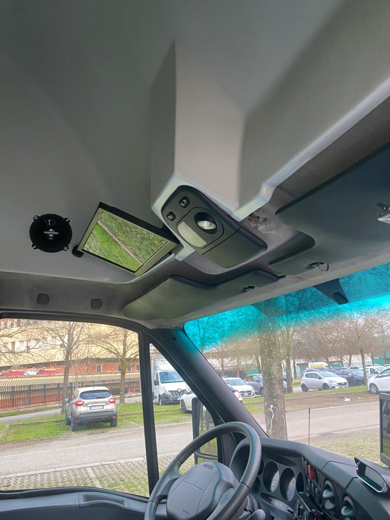 Iveco Daily 50 C11 trasporto per 3 cavalli patente B