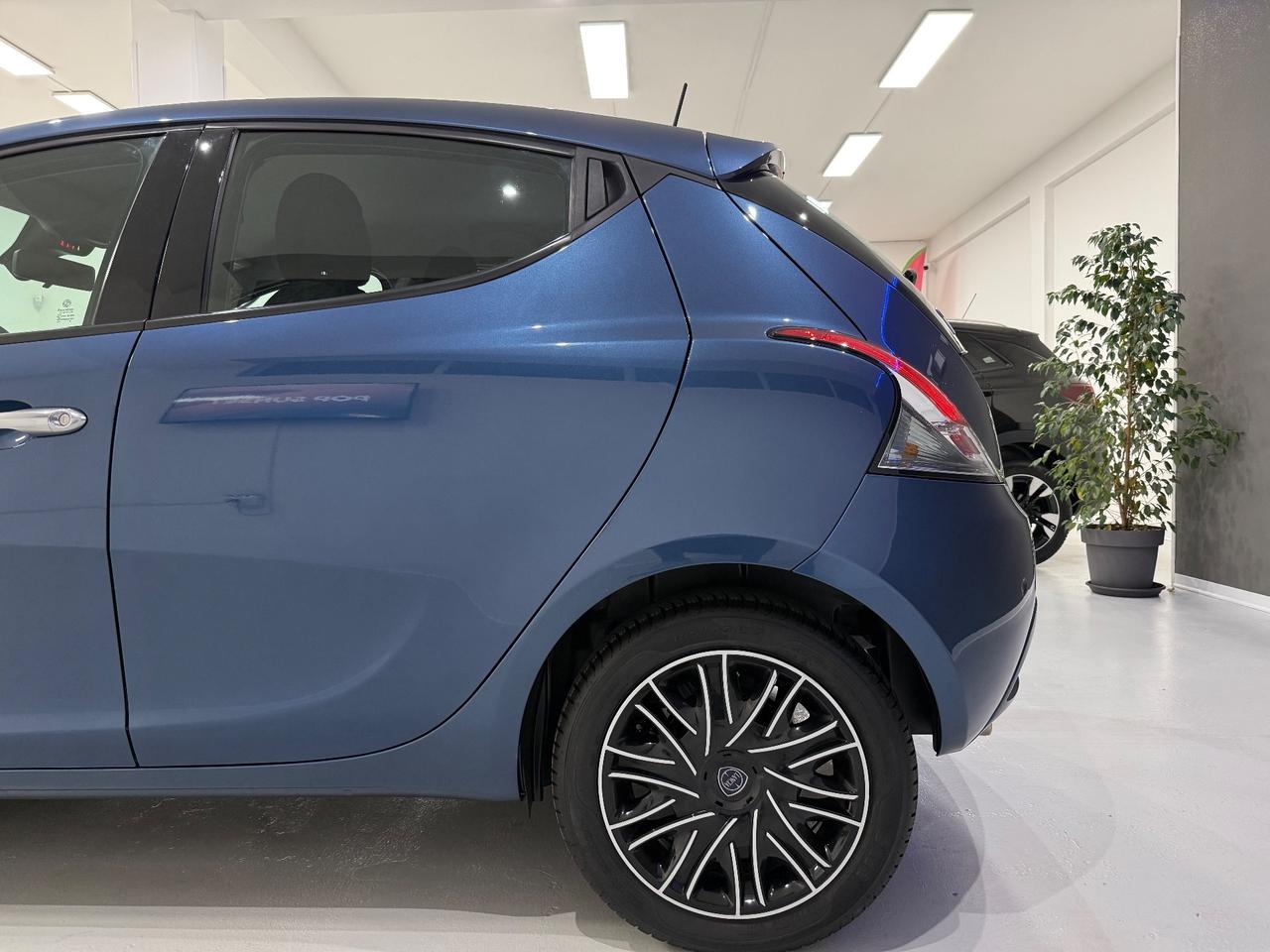 Lancia Ypsilon 1.0 FireFly S&S Hybrid Gold