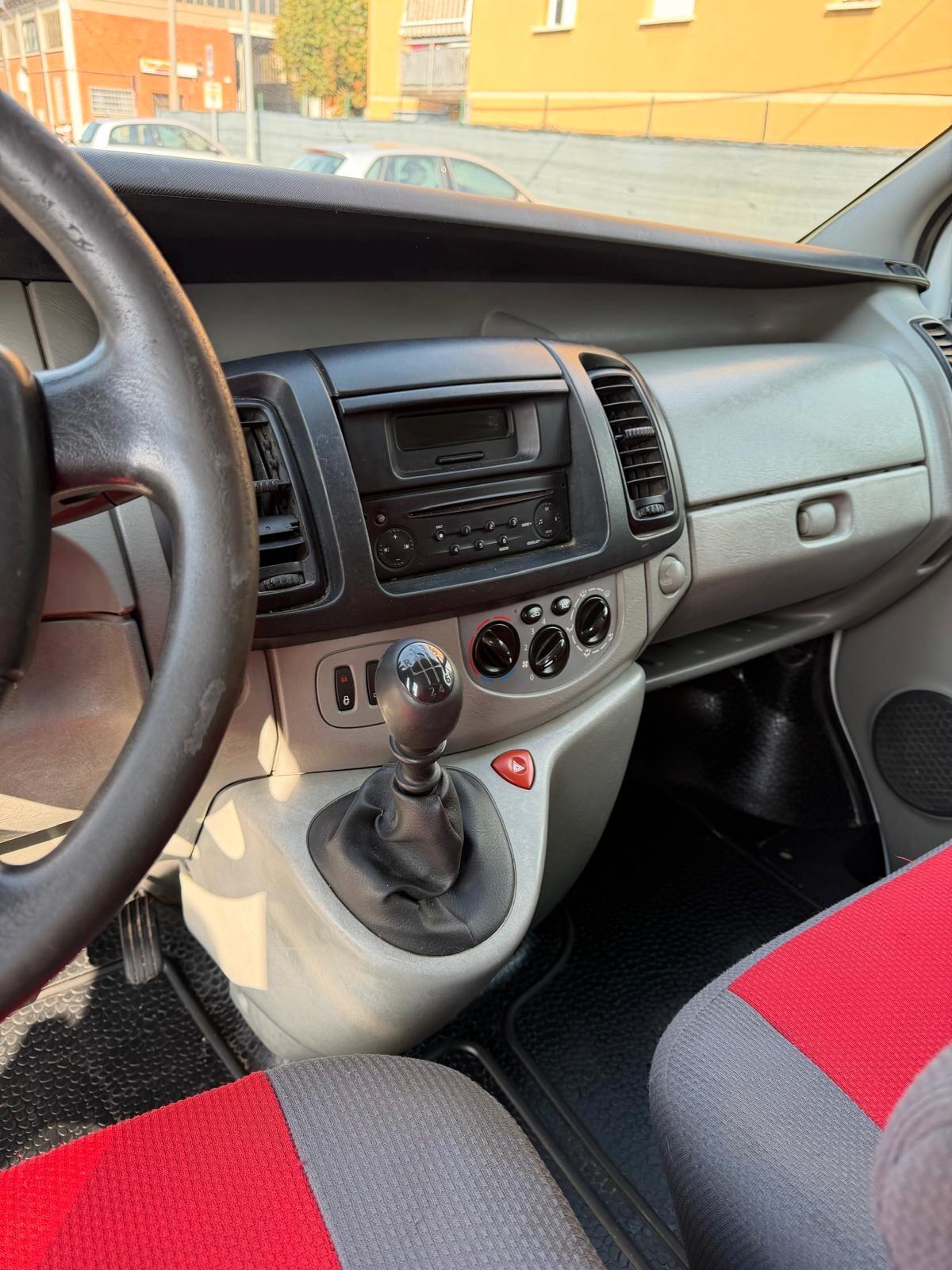 Renault Trafic T27 2.0 dCi/115 - 12 MESI DI GARANZIA -