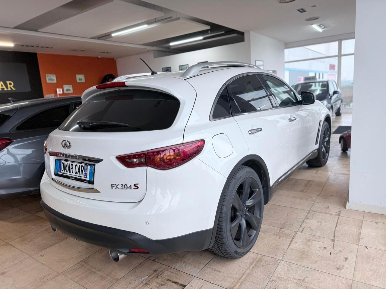 Infiniti FX30d 3.0 DIESEL 2011 TOP!