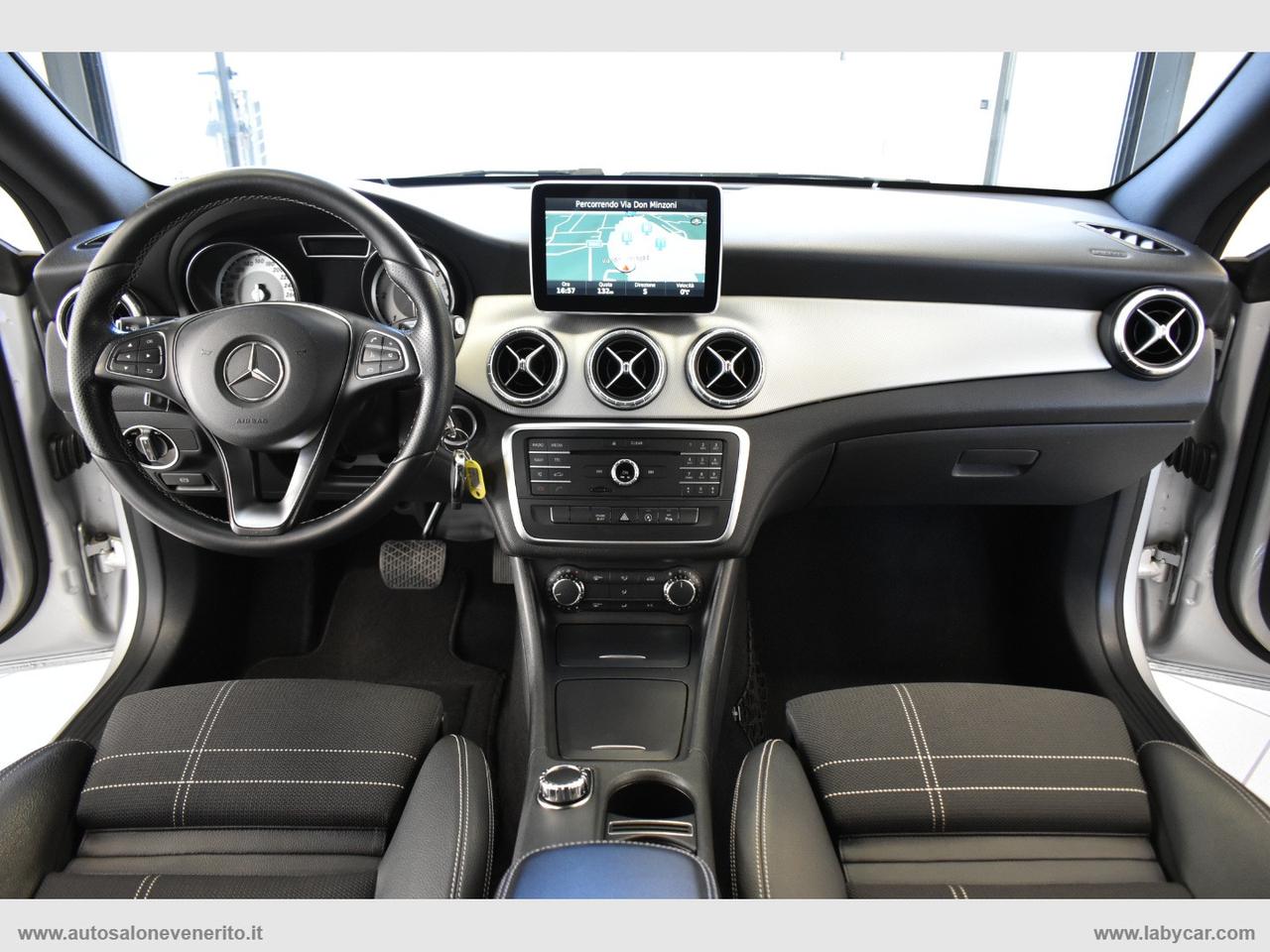 MERCEDES-BENZ CLA 200 d Automatic Premium Dark Night