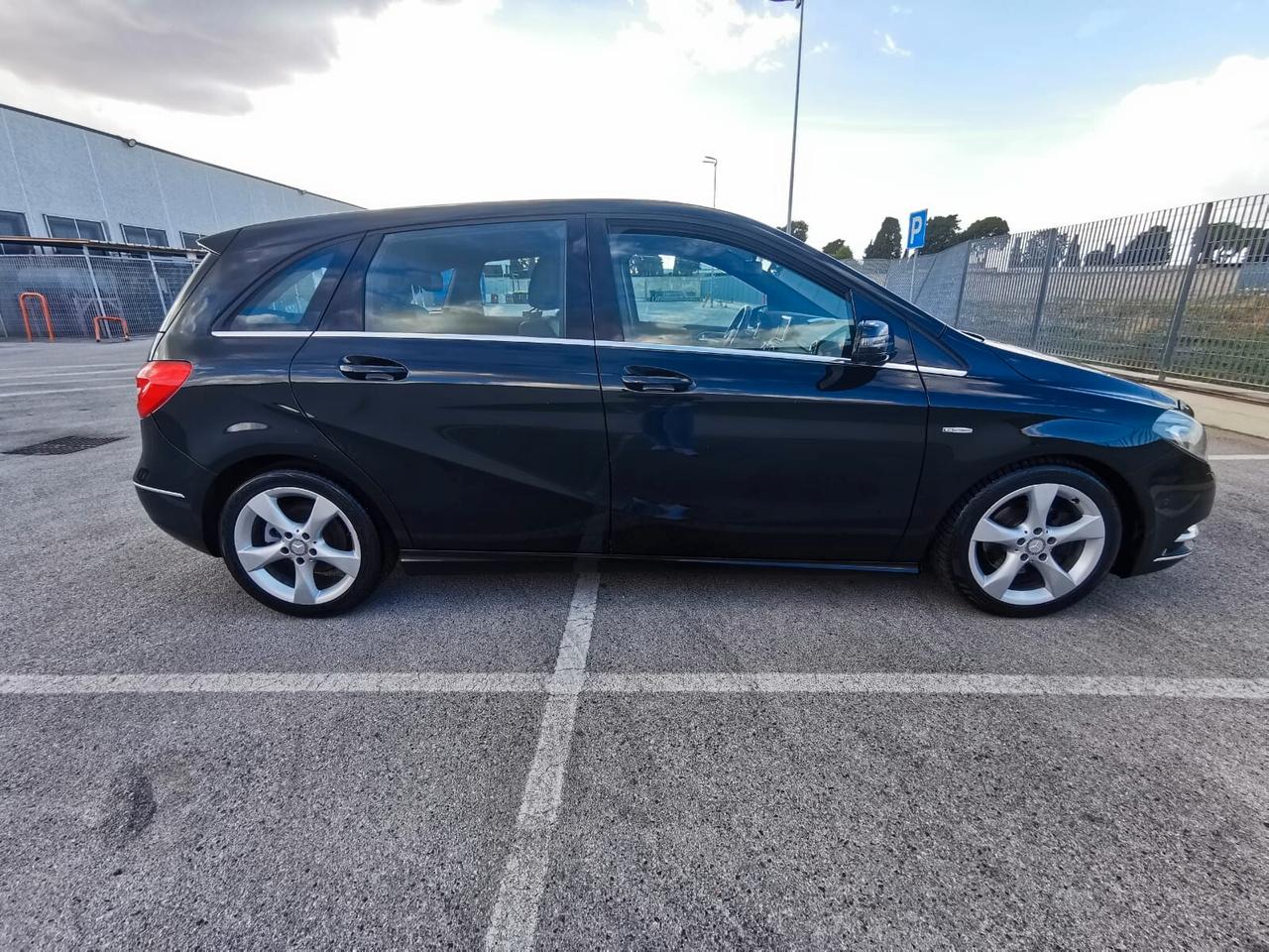 Mercedes-benz B 180 BlueEFFICIENCY Prem. TETTO/NAVIG