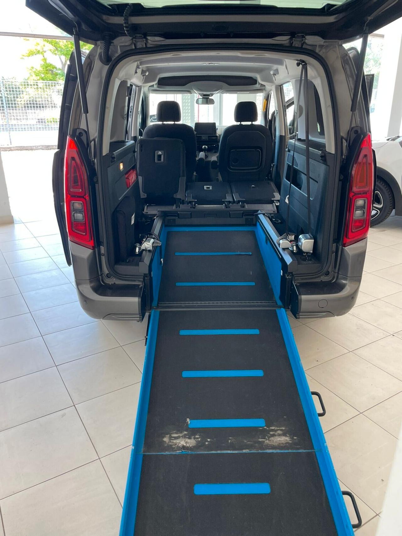 Opel Combo TRASPORTO DISABILI PIANALE RIBASSATO
