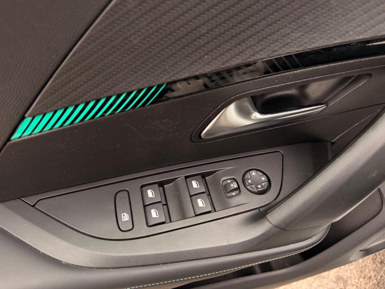 Peugeot 2008 1.5 BlueHDi 130 EAT8 Allure NAVI CAR PLAY