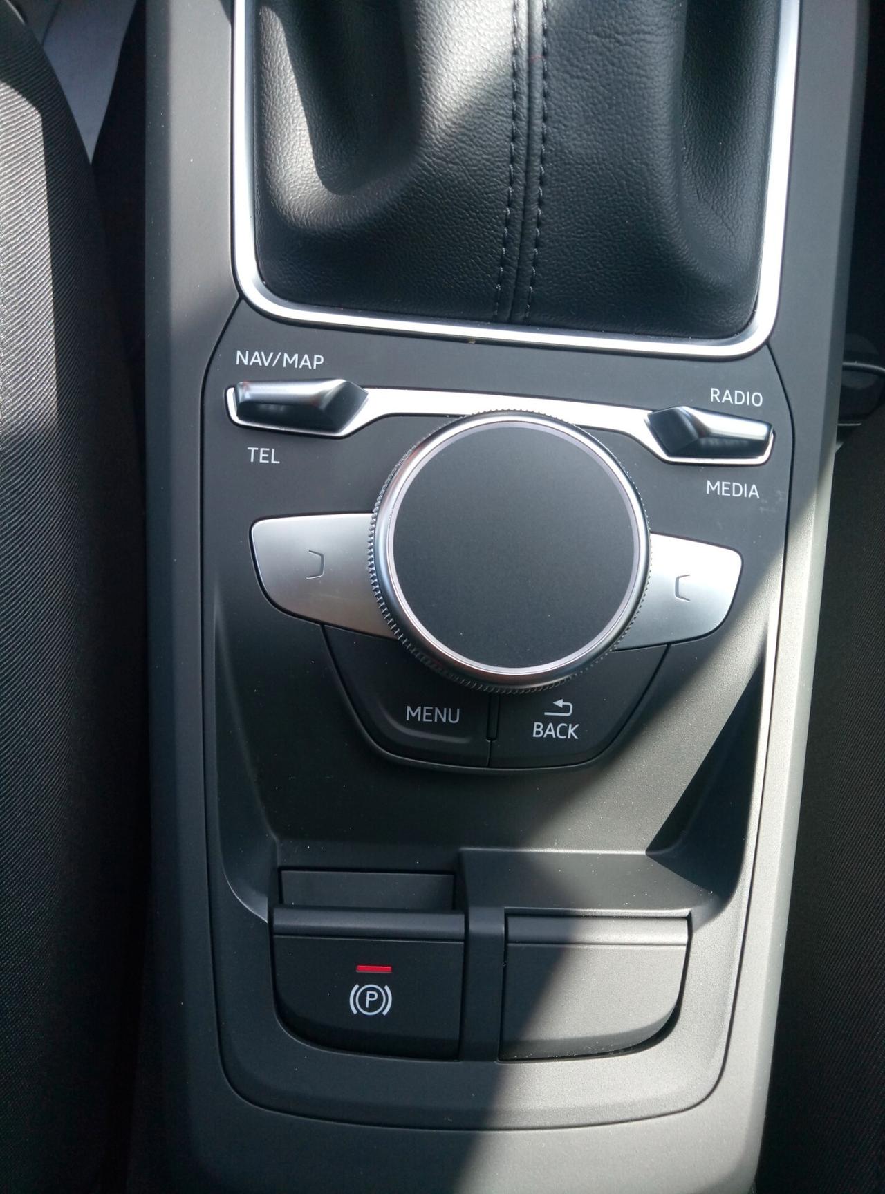 Audi Q2 30 TFSI Business Advanced