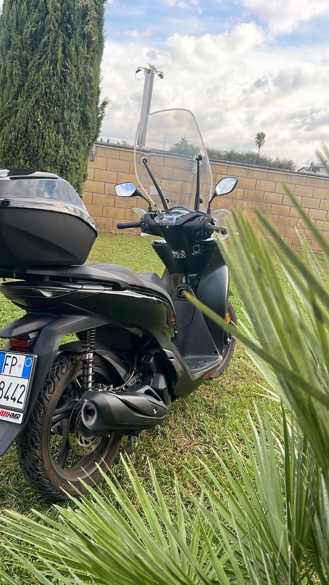 Honda SH 150 SPORT