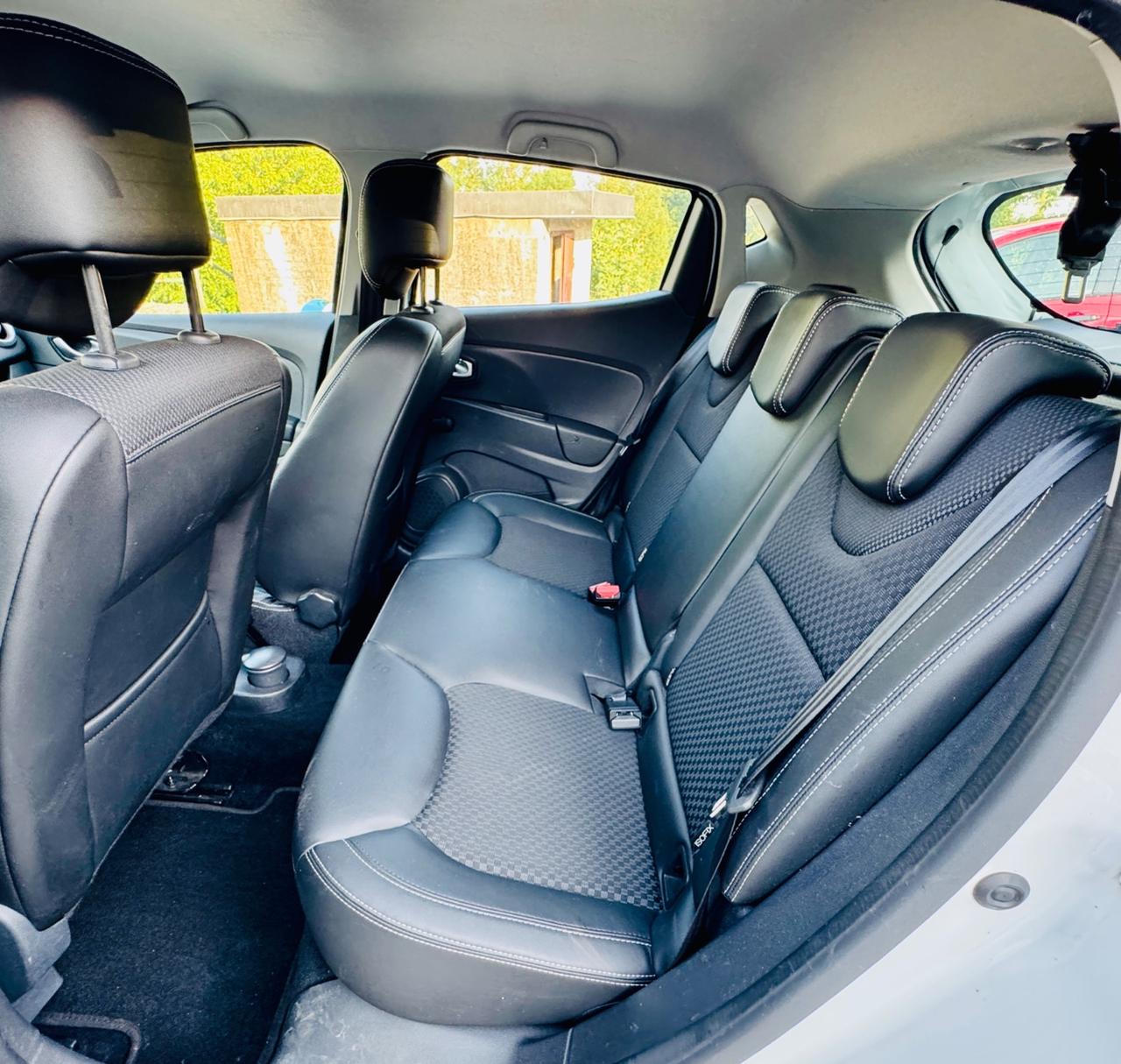 Renault Clio dCi 8V 75 CV 5 porte Moschino Intens N1 Autocarro