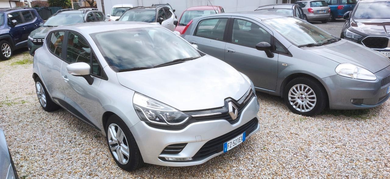 Renault Clio 75 CV 5p !S-U-P-E-R-P-R-E-Z-Z-O!