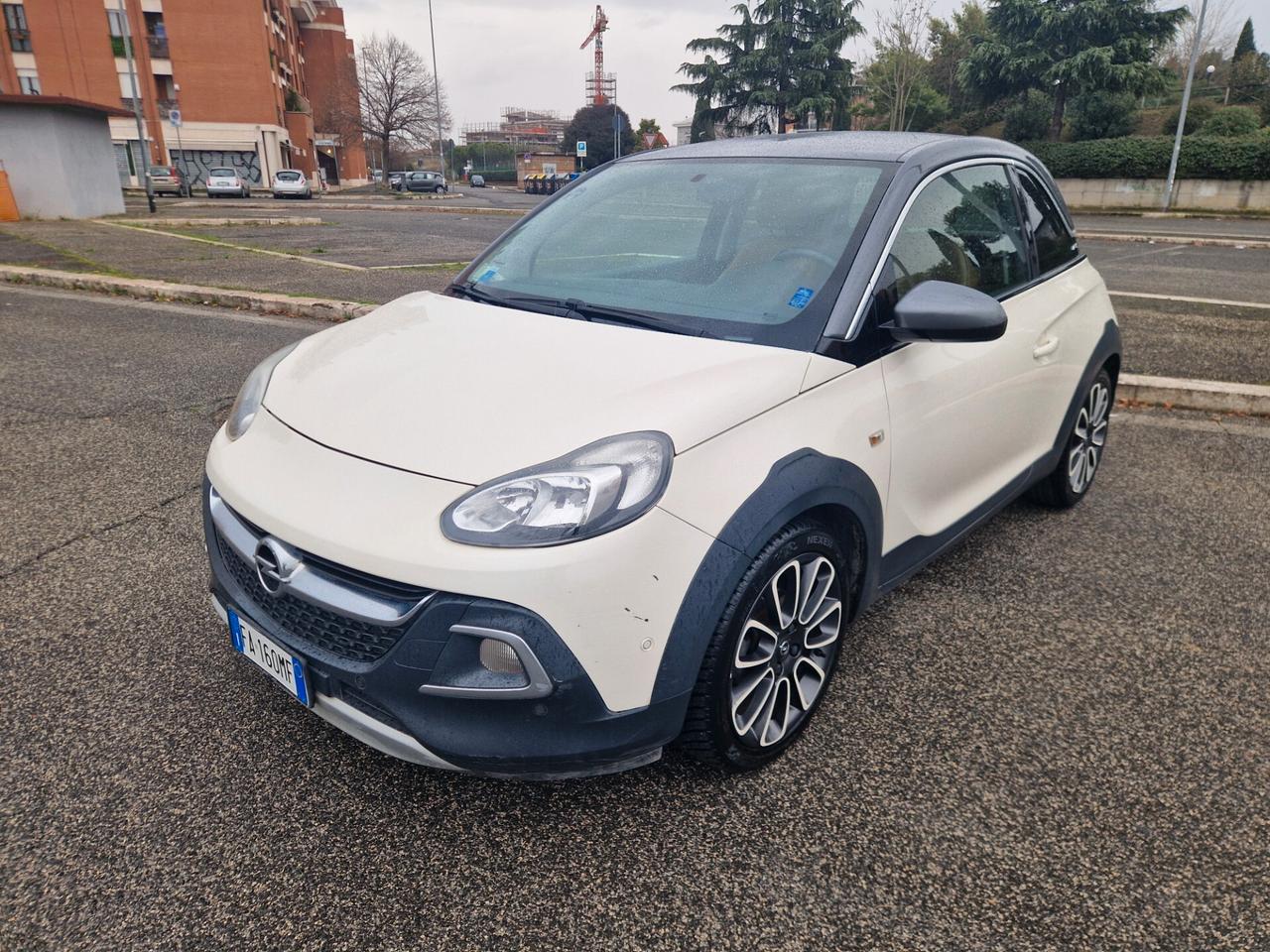 Opel Adam Rocks 1.2 70cv Allestimento particolare