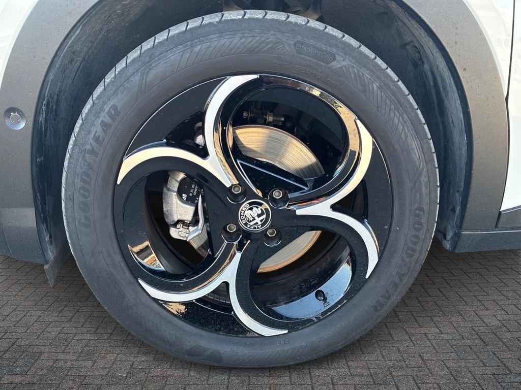 Alfa Romeo Junior 1.2 ibrida Speciale 145cv edct6