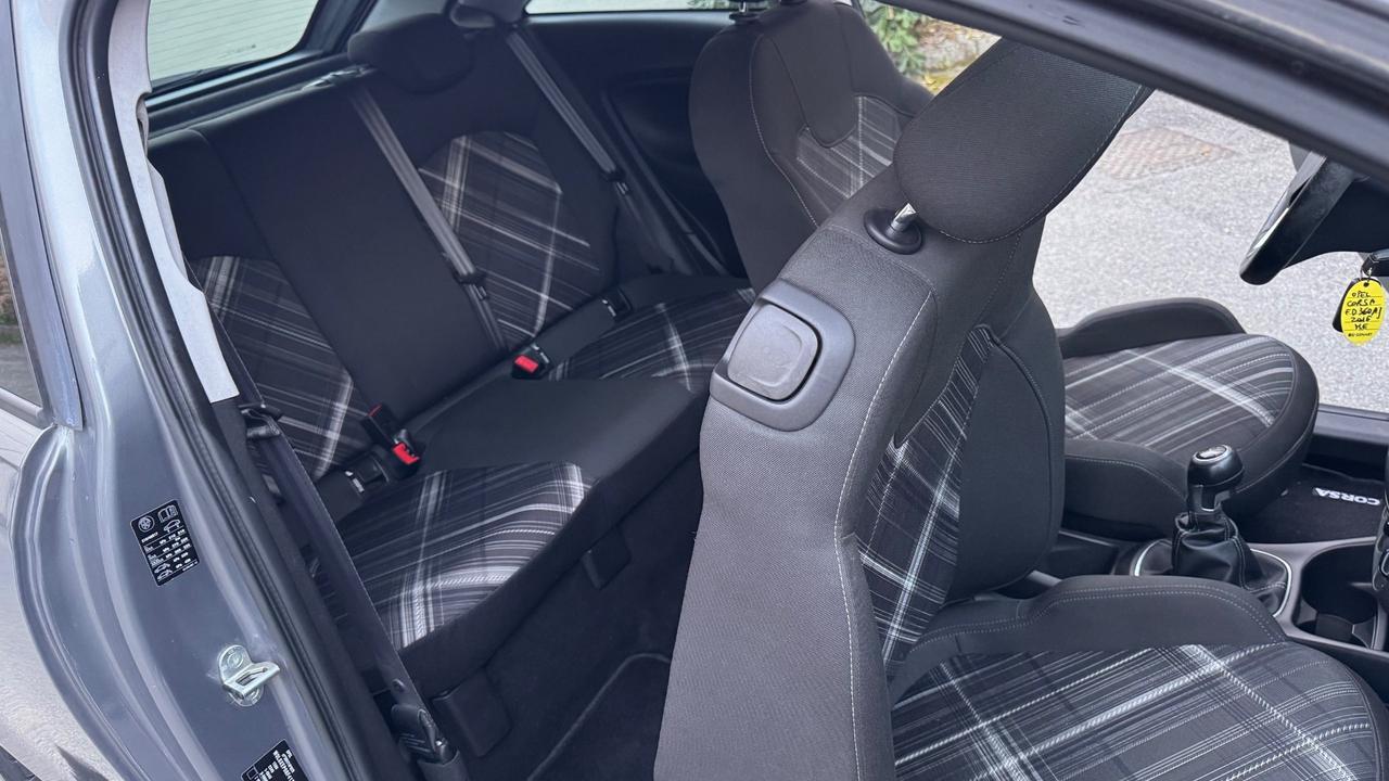 Opel Corsa 1.2 Coupé b-Color Unico prop