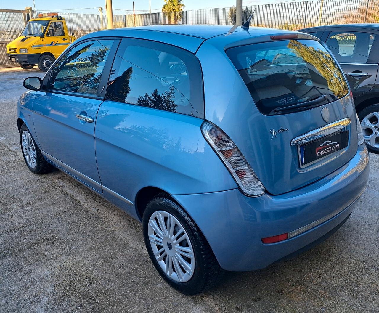 Lancia Ypsilon 1.2 CV 60 Oro Giallo neo patentati