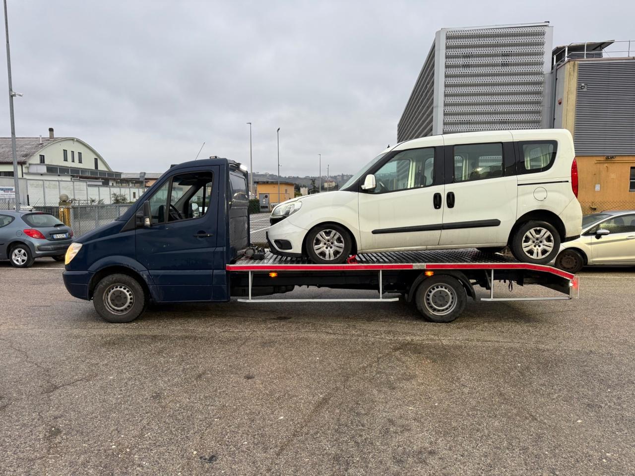 Carroattrezzi patente B portata 1456Kg euro5B bi-turbo