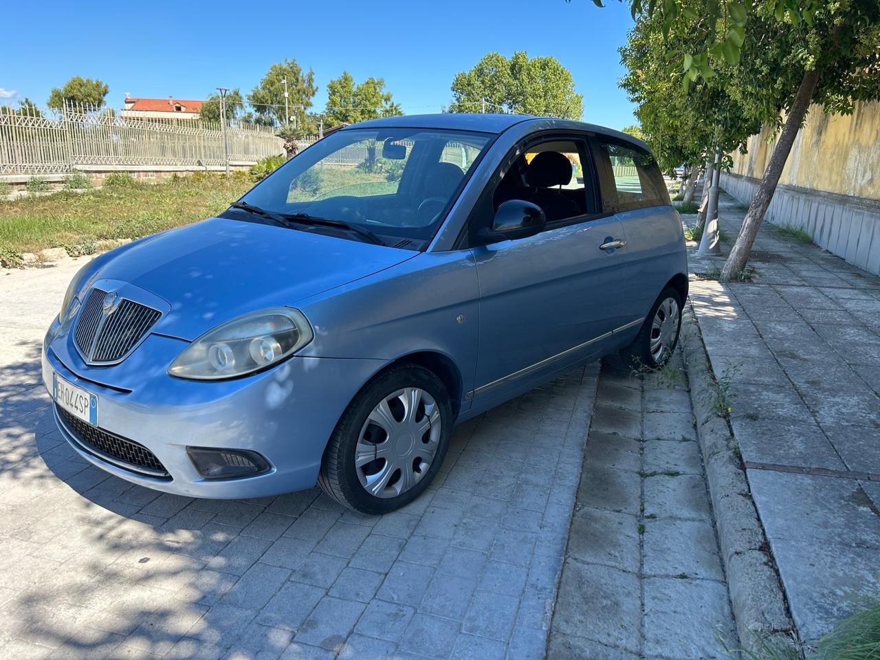 Lancia Ypsilon 1.2 69 CV Unyca