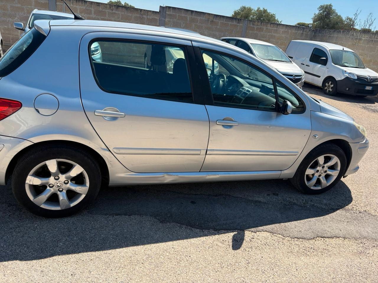 Peugeot 207 1.4 HDi 70CV 5p. X Line