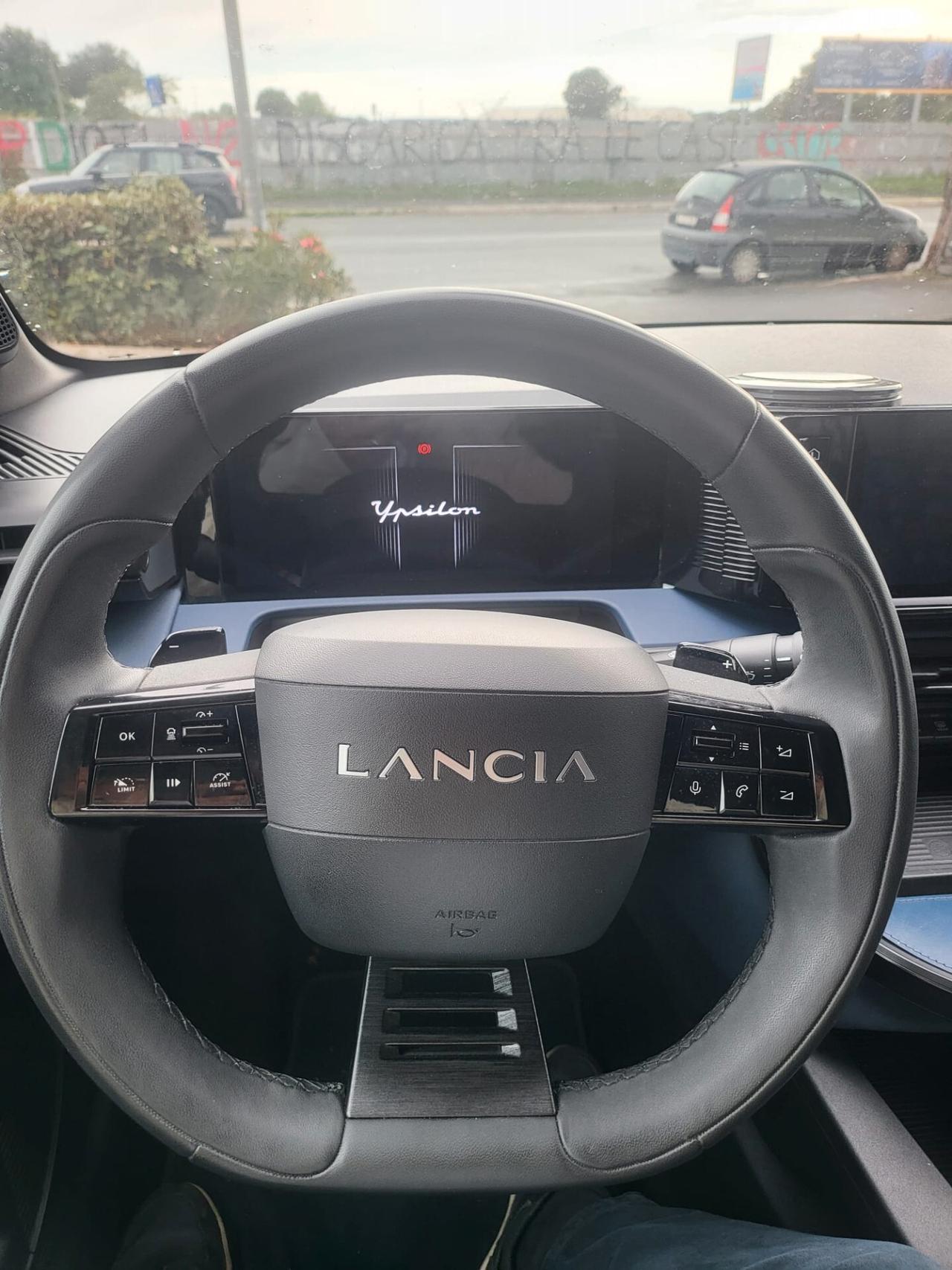Lancia Ypsilon Hybrid e-DCT Edizione Cassina