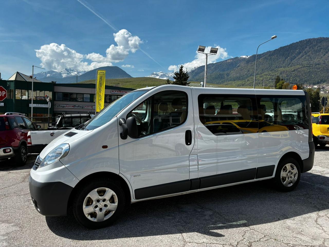 OPEL VIVARO 2.0 CDTI 8POSTI PASSO LUNGO GANCIO TRAINO KM115MILA